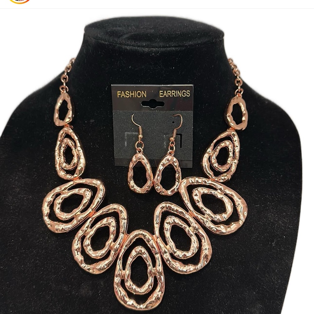 Elegant Gold Fashion Necklace and Earring Set